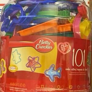 Betty Crocker 101 Cookie Cutters (WITH EXTRA) Good Used Condition Kids Baking